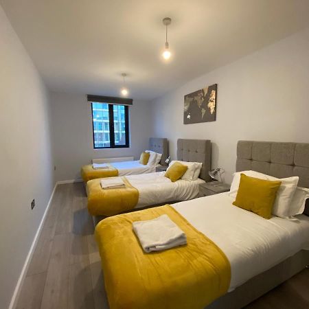 Cosy Flats Near Heathrow, Group Bookings Available With Parking Space Hounslow Exterior photo