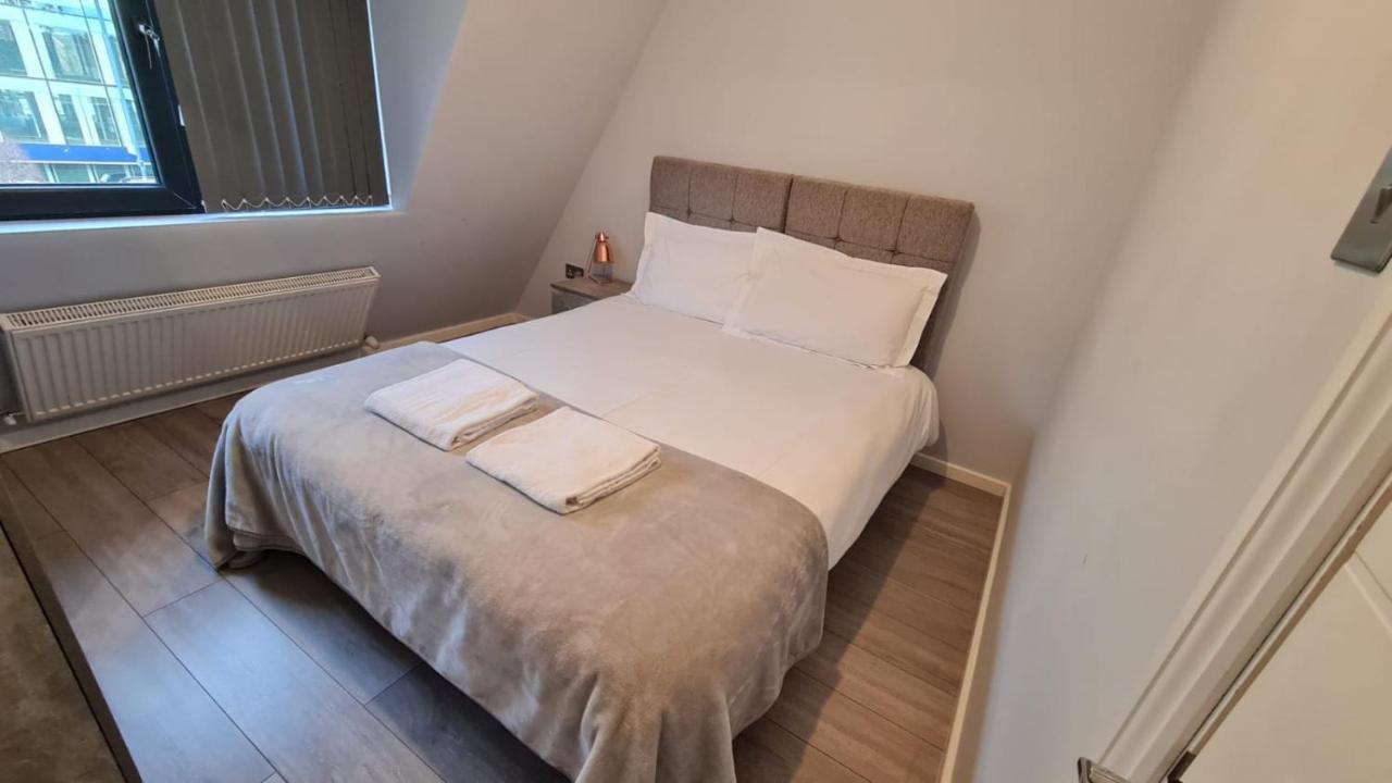 Cosy Flats Near Heathrow, Group Bookings Available With Parking Space Hounslow Exterior photo