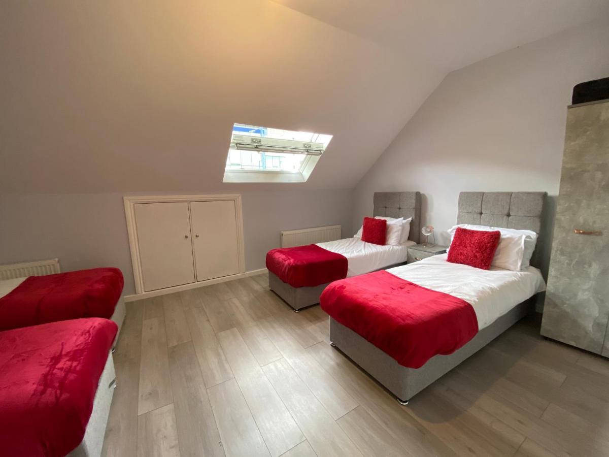 Cosy Flats Near Heathrow, Group Bookings Available With Parking Space Hounslow Exterior photo
