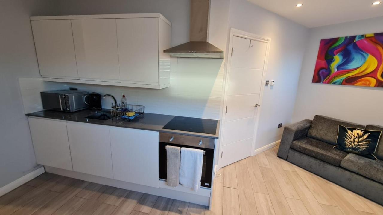 Cosy Flats Near Heathrow, Group Bookings Available With Parking Space Hounslow Exterior photo