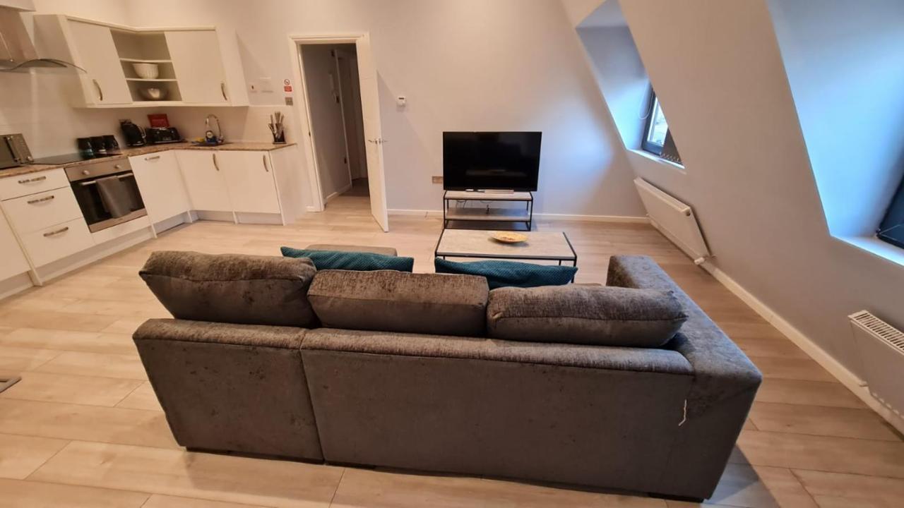 Cosy Flats Near Heathrow, Group Bookings Available With Parking Space Hounslow Exterior photo