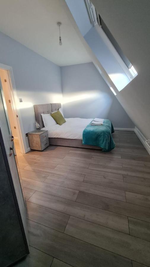 Cosy Flats Near Heathrow, Group Bookings Available With Parking Space Hounslow Exterior photo