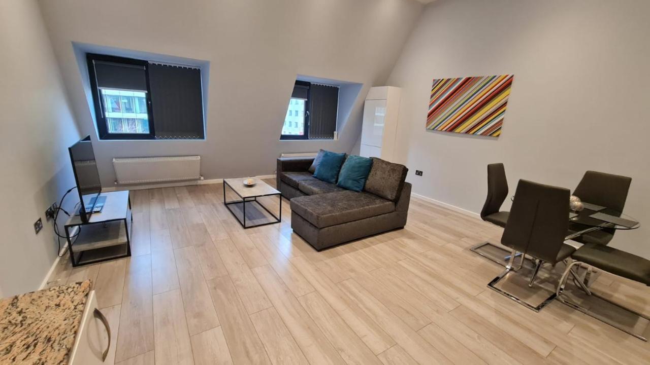 Cosy Flats Near Heathrow, Group Bookings Available With Parking Space Hounslow Exterior photo