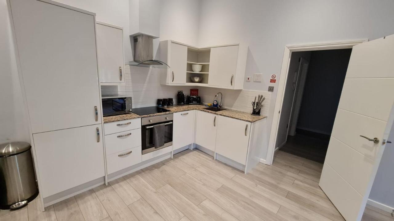 Cosy Flats Near Heathrow, Group Bookings Available With Parking Space Hounslow Exterior photo