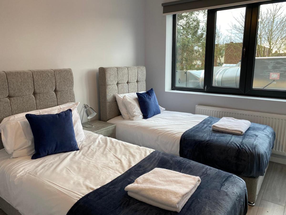 Cosy Flats Near Heathrow, Group Bookings Available With Parking Space Hounslow Exterior photo