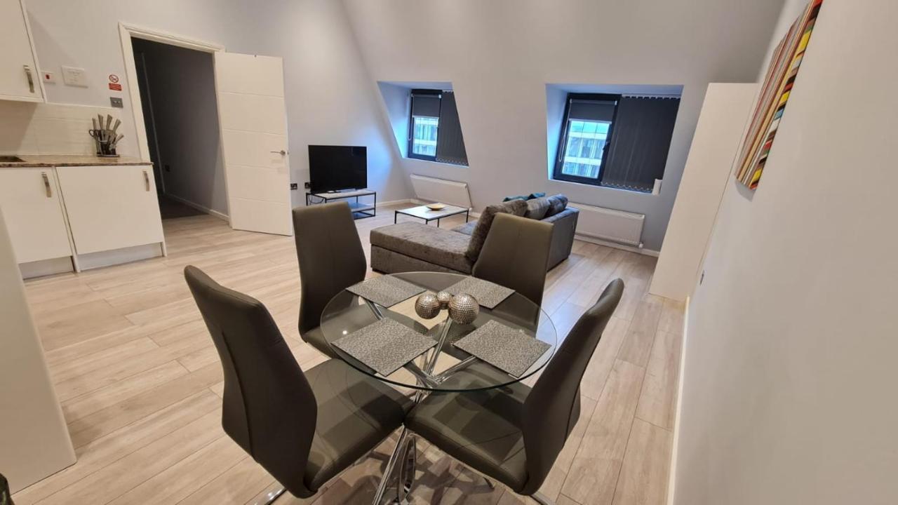 Cosy Flats Near Heathrow, Group Bookings Available With Parking Space Hounslow Exterior photo