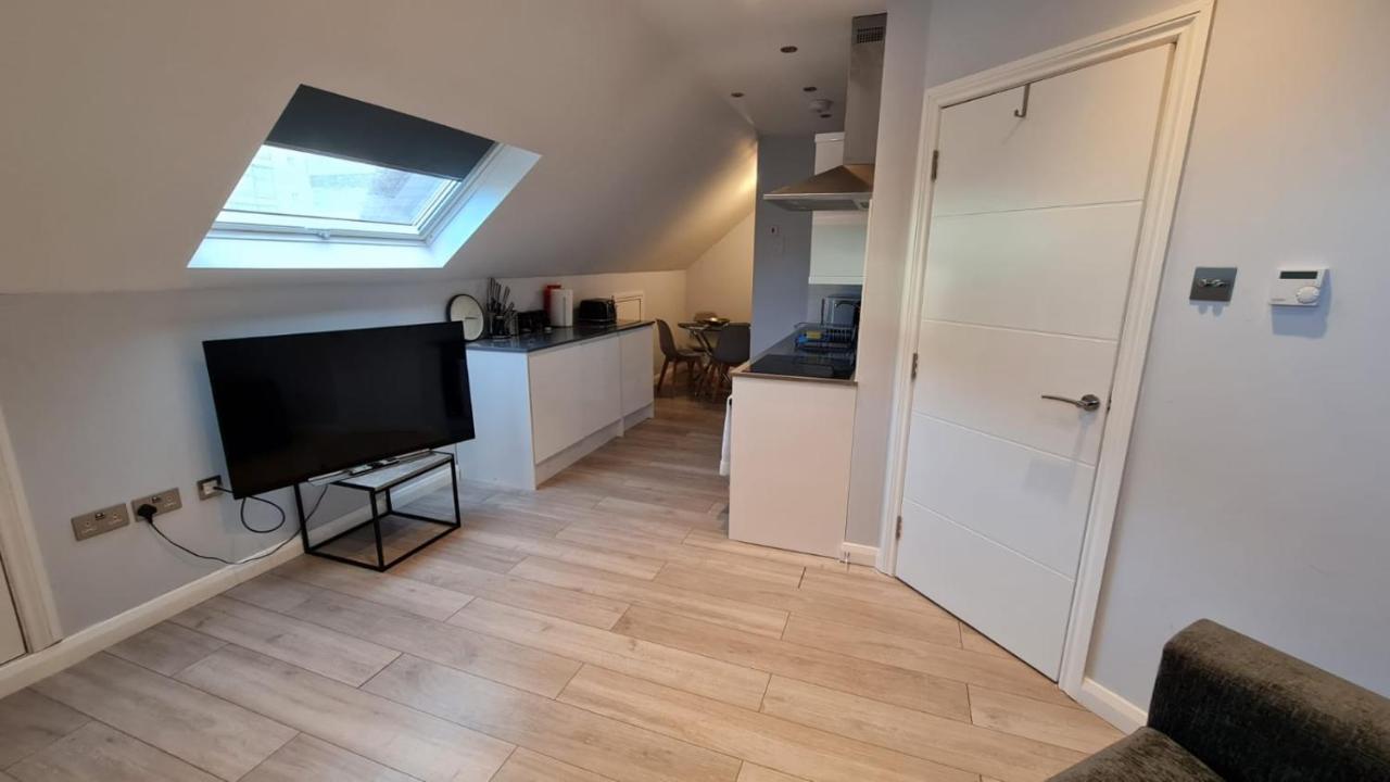 Cosy Flats Near Heathrow, Group Bookings Available With Parking Space Hounslow Exterior photo