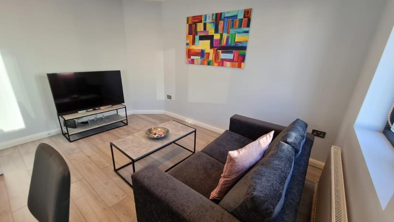 Cosy Flats Near Heathrow, Group Bookings Available With Parking Space Hounslow Exterior photo