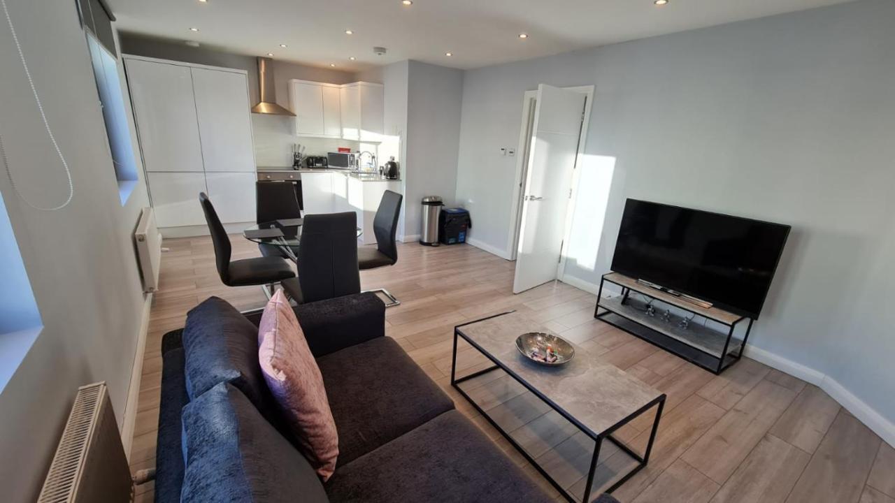 Cosy Flats Near Heathrow, Group Bookings Available With Parking Space Hounslow Exterior photo