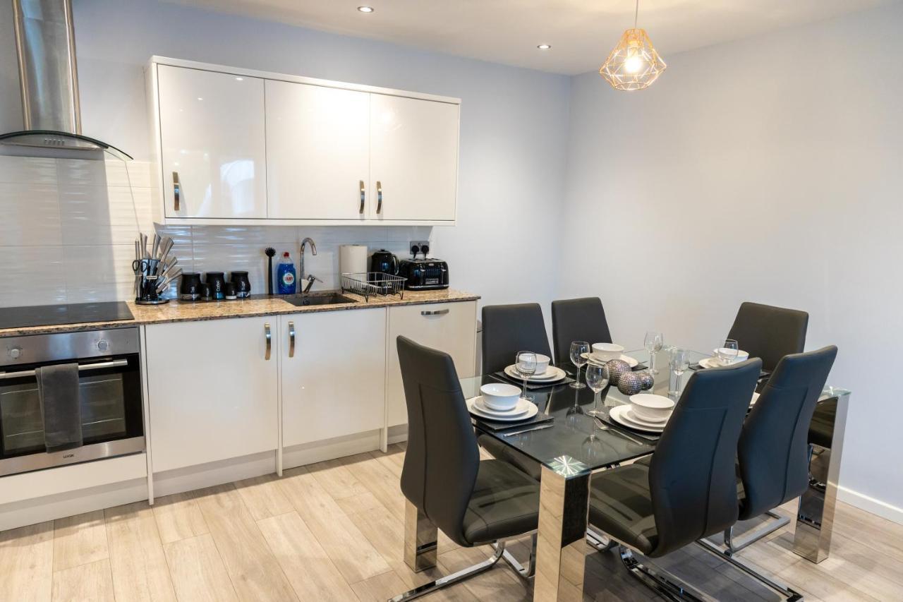 Cosy Flats Near Heathrow, Group Bookings Available With Parking Space Hounslow Exterior photo