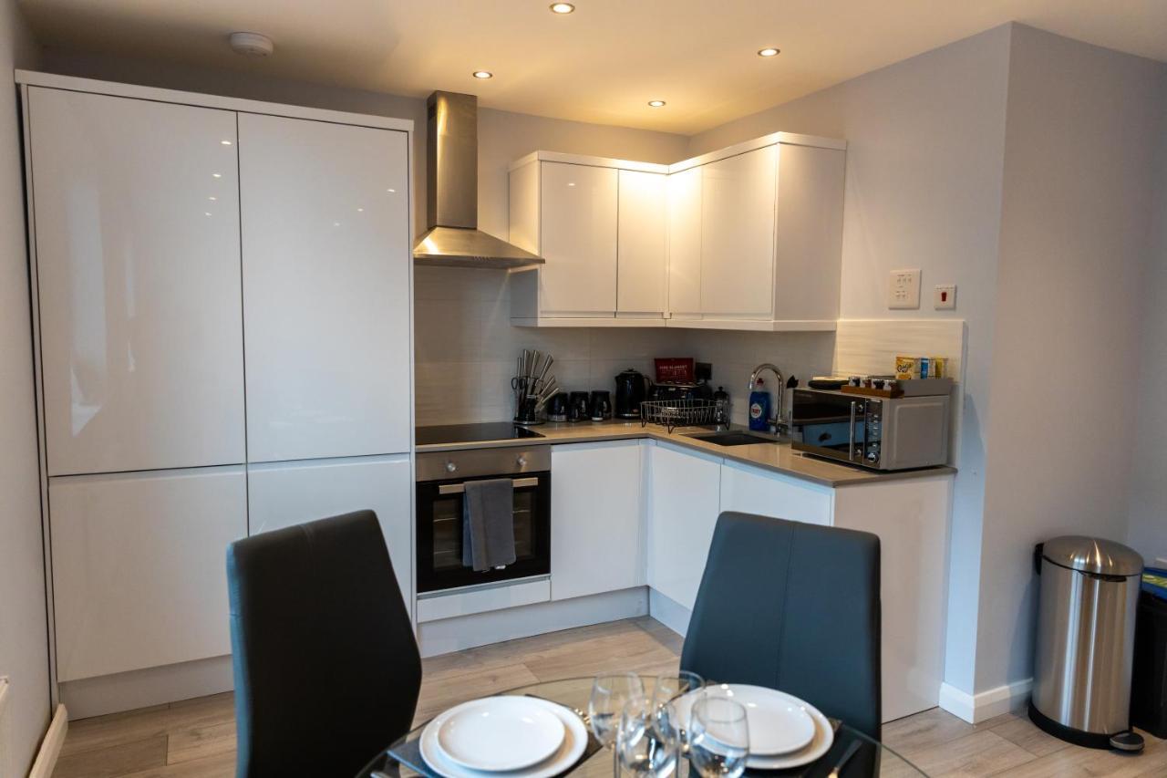 Cosy Flats Near Heathrow, Group Bookings Available With Parking Space Hounslow Exterior photo