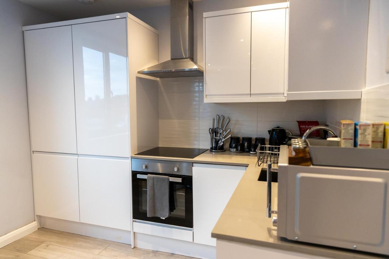 Cosy Flats Near Heathrow, Group Bookings Available With Parking Space Hounslow Exterior photo
