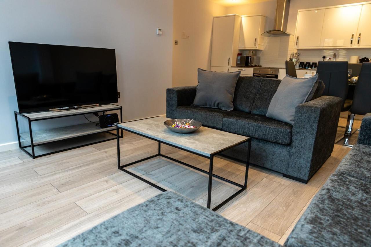 Cosy Flats Near Heathrow, Group Bookings Available With Parking Space Hounslow Exterior photo