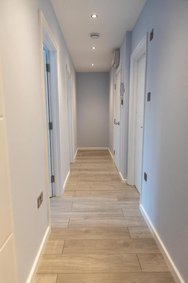 Cosy Flats Near Heathrow, Group Bookings Available With Parking Space Hounslow Exterior photo