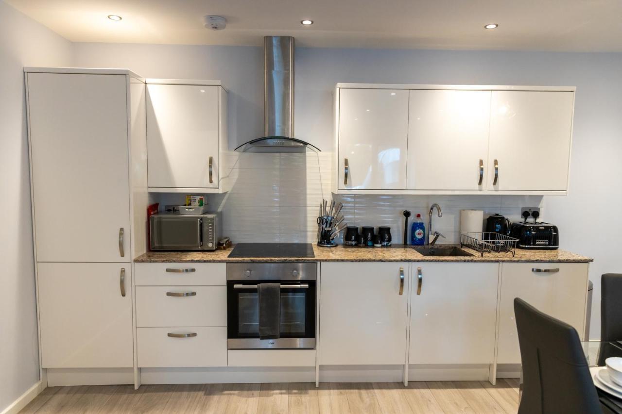 Cosy Flats Near Heathrow, Group Bookings Available With Parking Space Hounslow Exterior photo