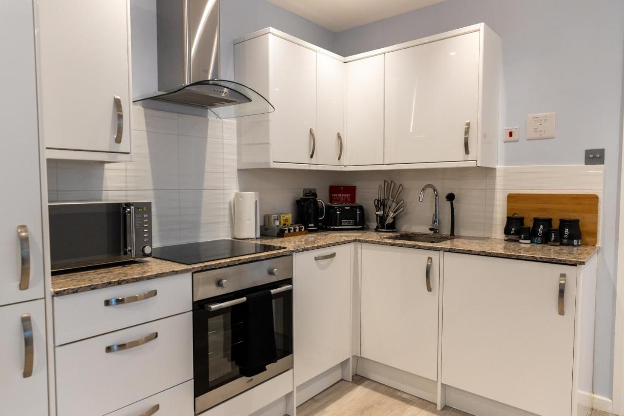 Cosy Flats Near Heathrow, Group Bookings Available With Parking Space Hounslow Exterior photo