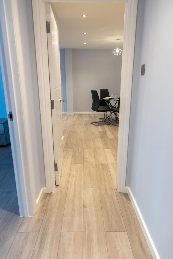 Cosy Flats Near Heathrow, Group Bookings Available With Parking Space Hounslow Exterior photo