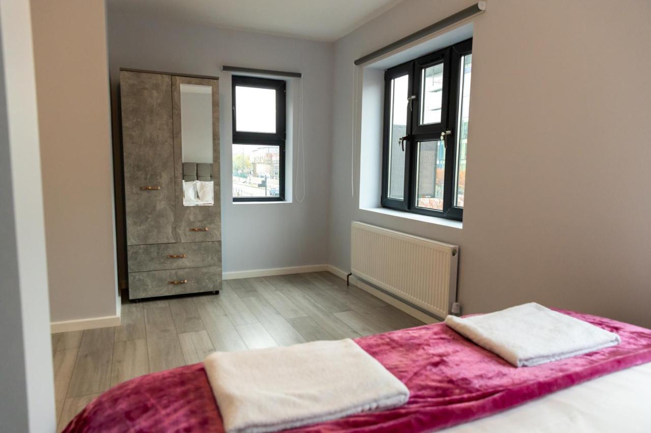 Cosy Flats Near Heathrow, Group Bookings Available With Parking Space Hounslow Exterior photo