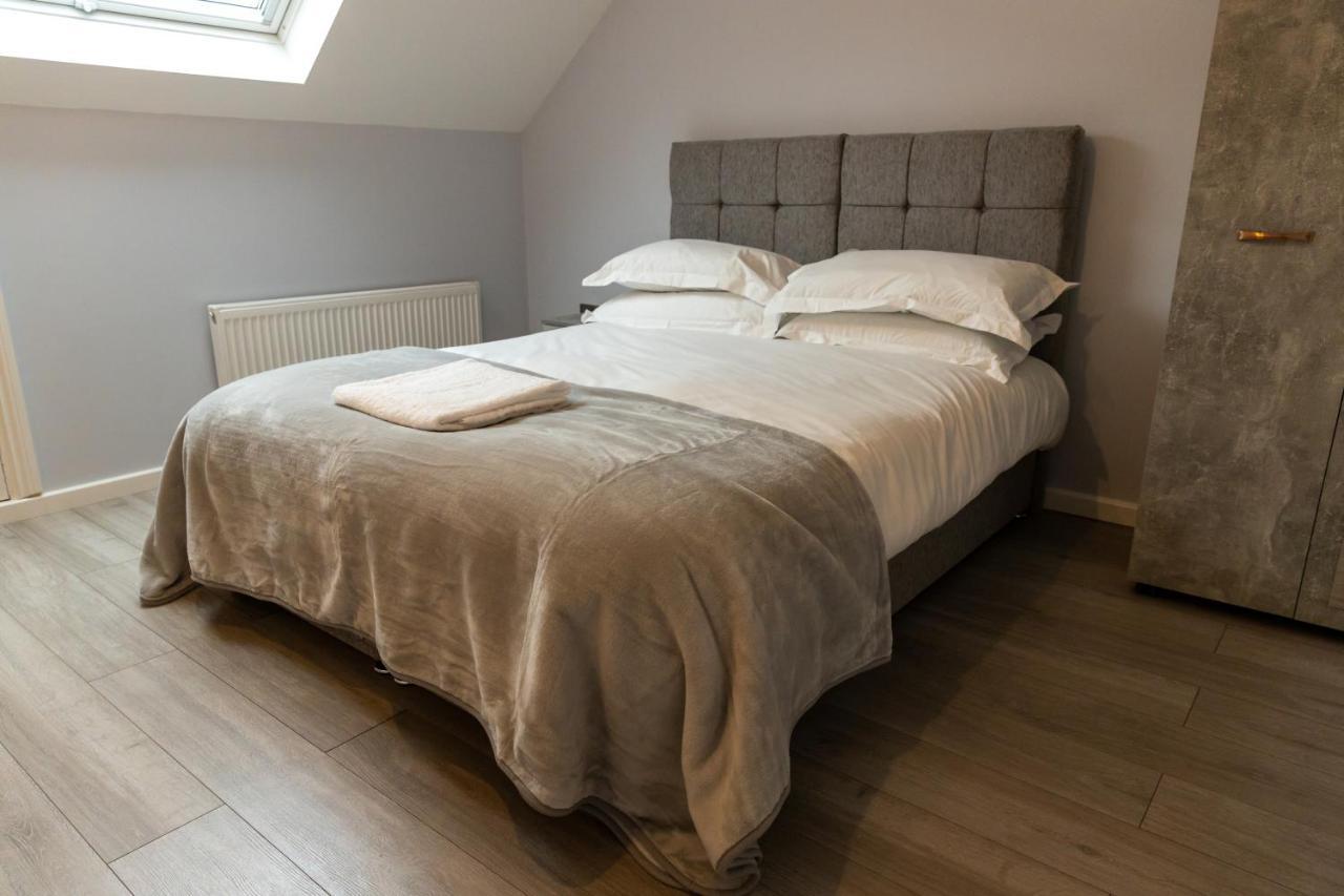 Cosy Flats Near Heathrow, Group Bookings Available With Parking Space Hounslow Exterior photo