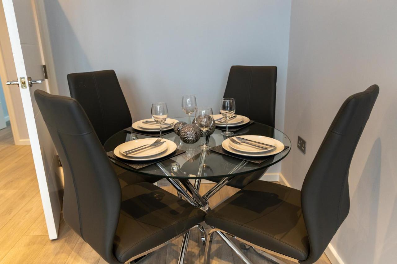 Cosy Flats Near Heathrow, Group Bookings Available With Parking Space Hounslow Exterior photo
