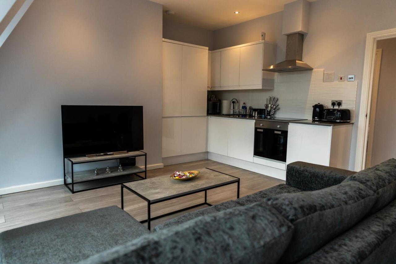 Cosy Flats Near Heathrow, Group Bookings Available With Parking Space Hounslow Exterior photo