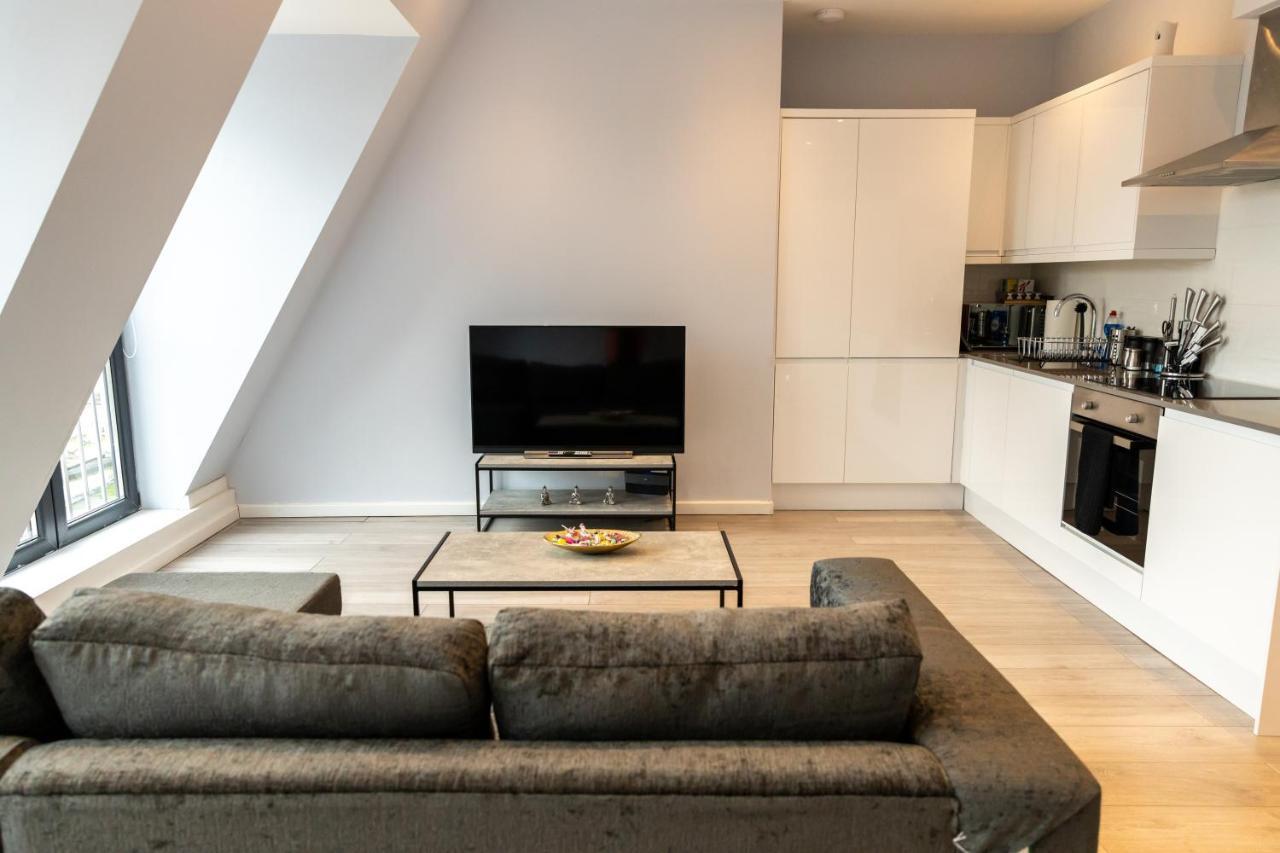 Cosy Flats Near Heathrow, Group Bookings Available With Parking Space Hounslow Exterior photo
